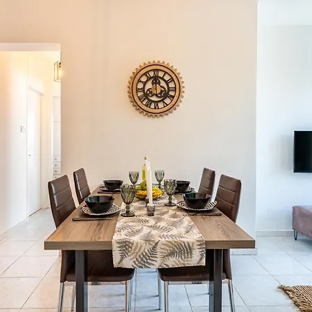 Araminta 2-bedroom In דירה
